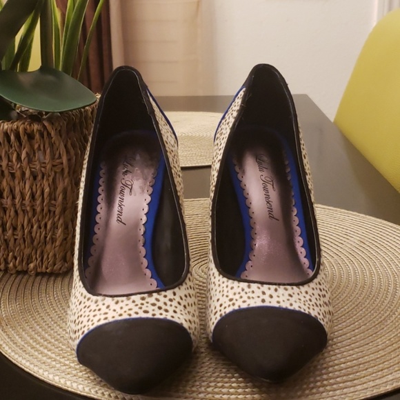 Pumps - Picture 2 of 4